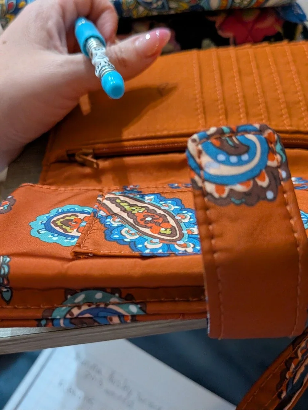 Vera Bradley Ultralight Continental Paisley Quilted Walley - Picture 2 of 2